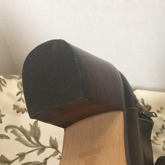 Ladies Gap (zip heeled) Leather Booties⭐️ - Picture 4 of 5